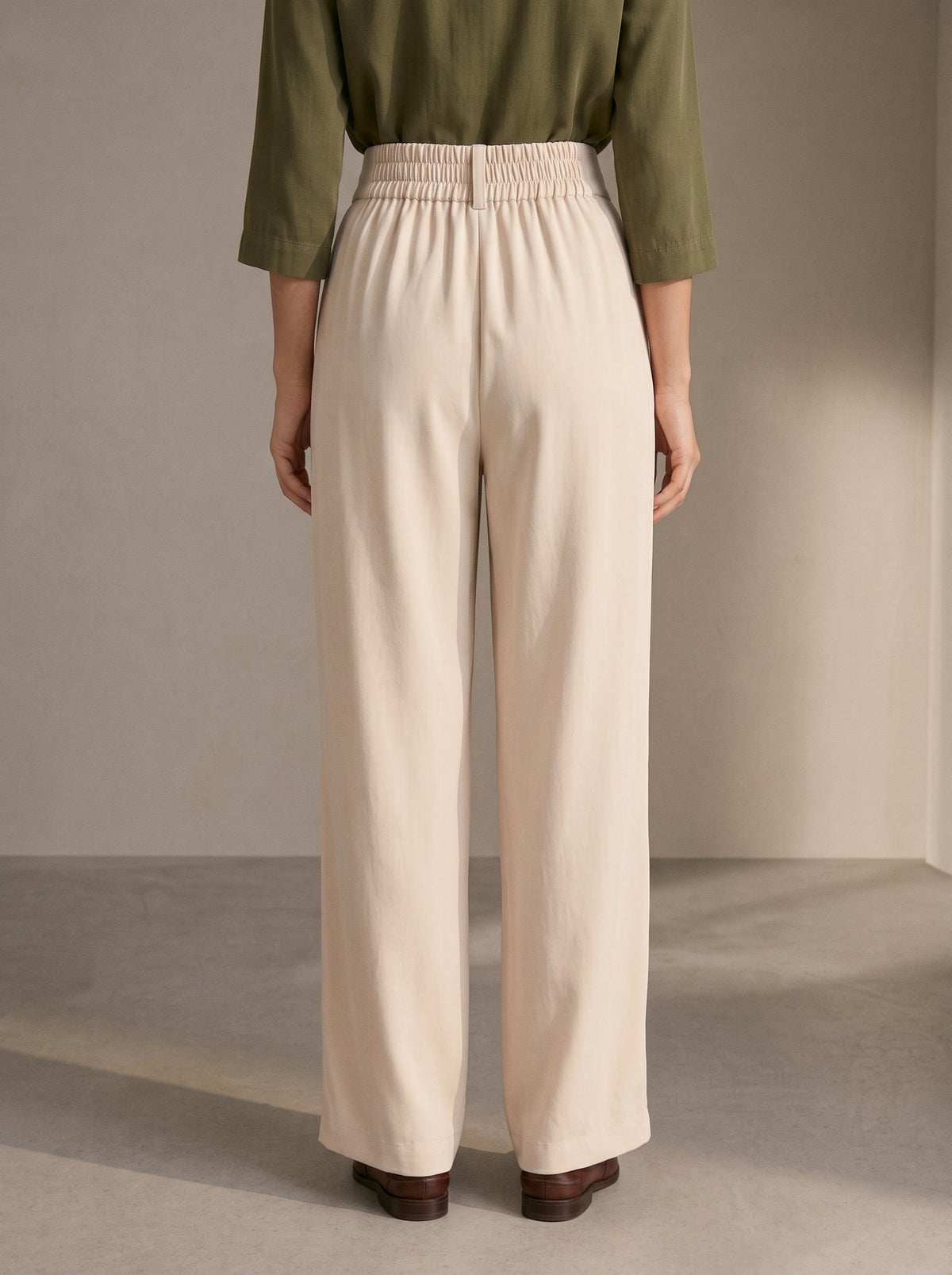 Pleated Wide-Leg Trousers – Ivory