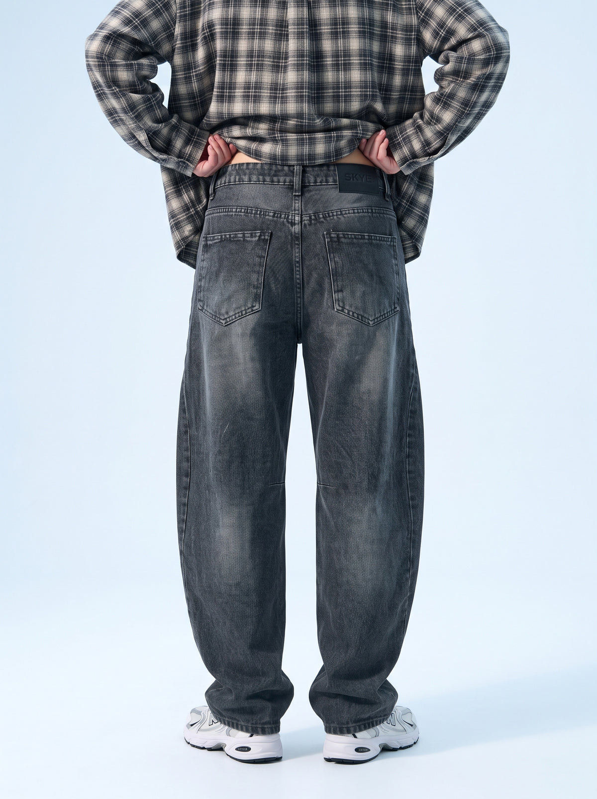 Faded Barrel-Leg Jeans – Charcoal Black