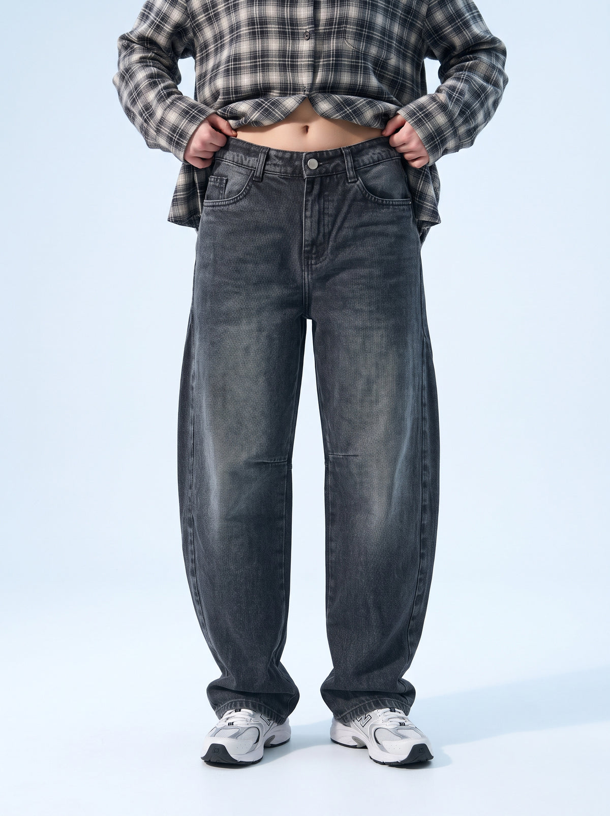 Faded Barrel-Leg Jeans – Charcoal Black