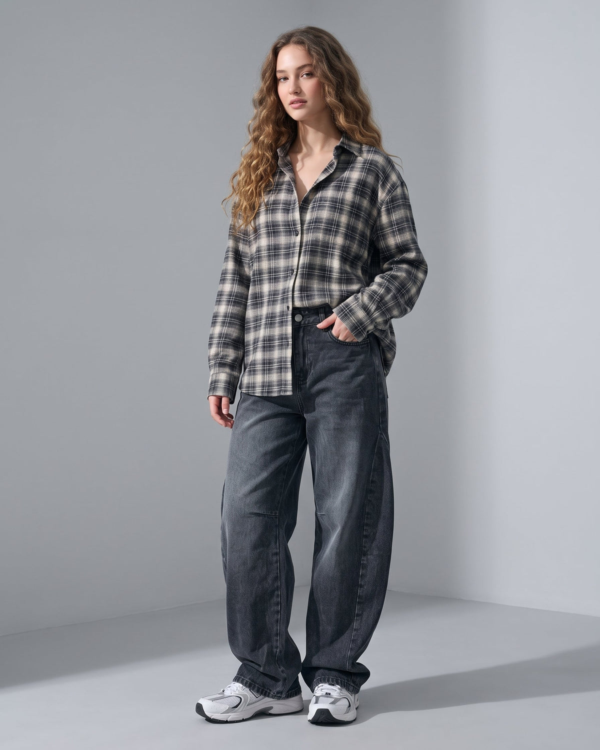 Faded Barrel-Leg Jeans – Charcoal Black