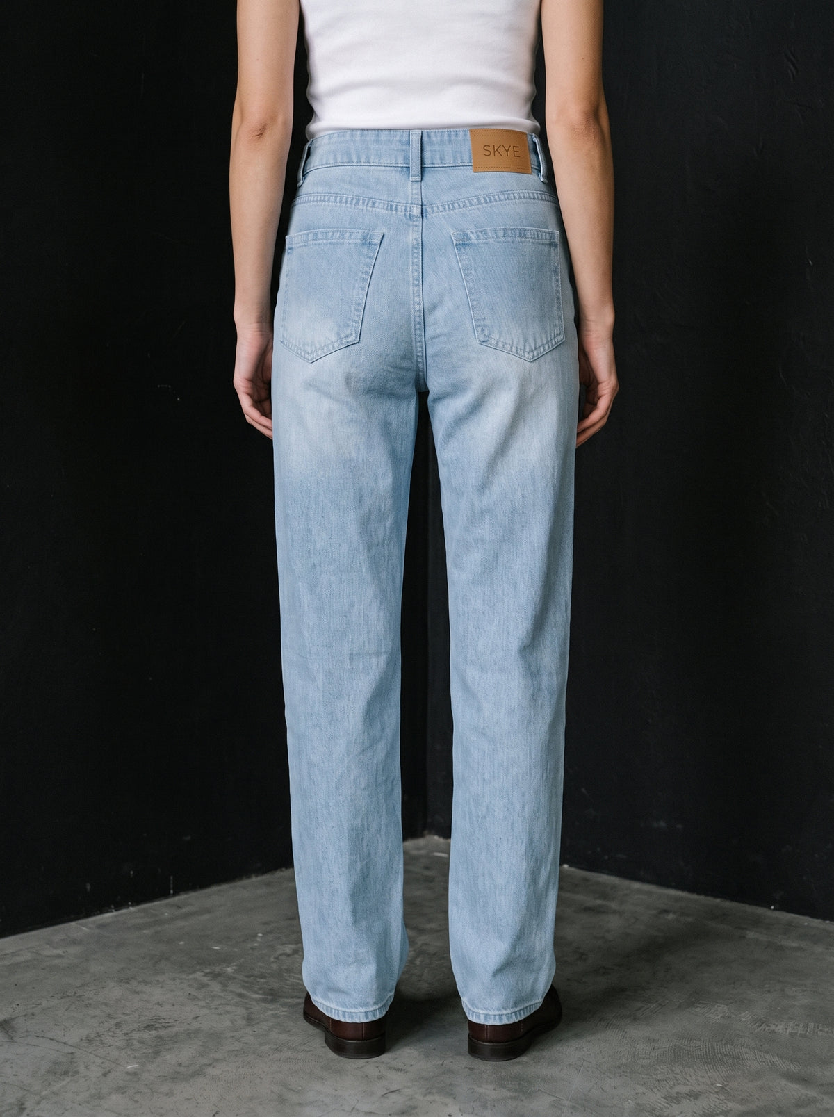 Ice Wash Straight-Leg Jeans – Light Blue