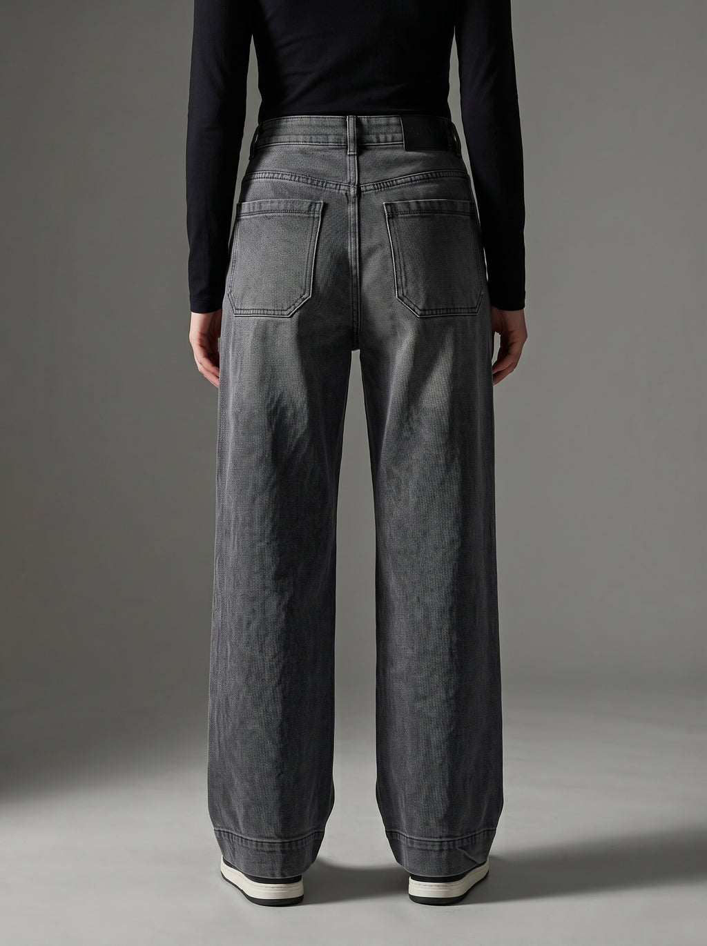 High-Rise Wide-Leg Cropped Jeans – Washed Grey