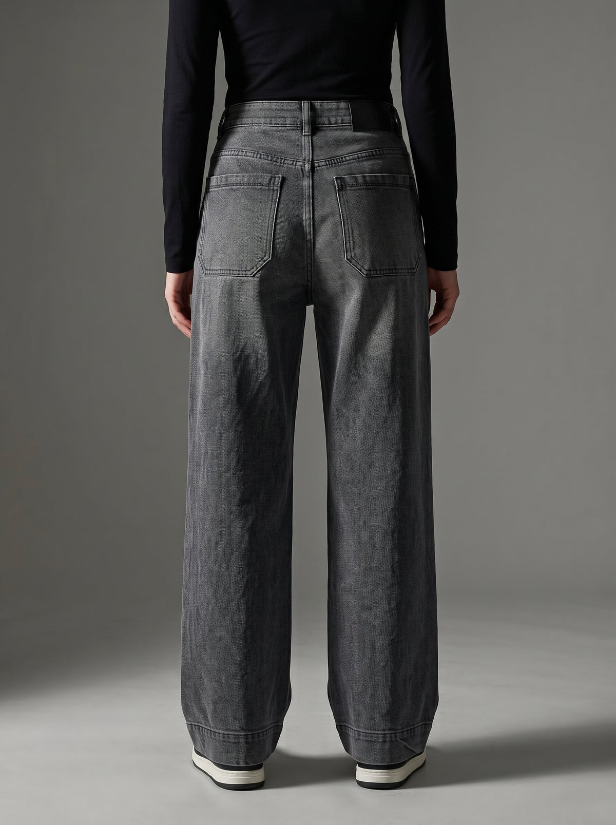 High-Rise Wide-Leg Cropped Jeans – Washed Grey