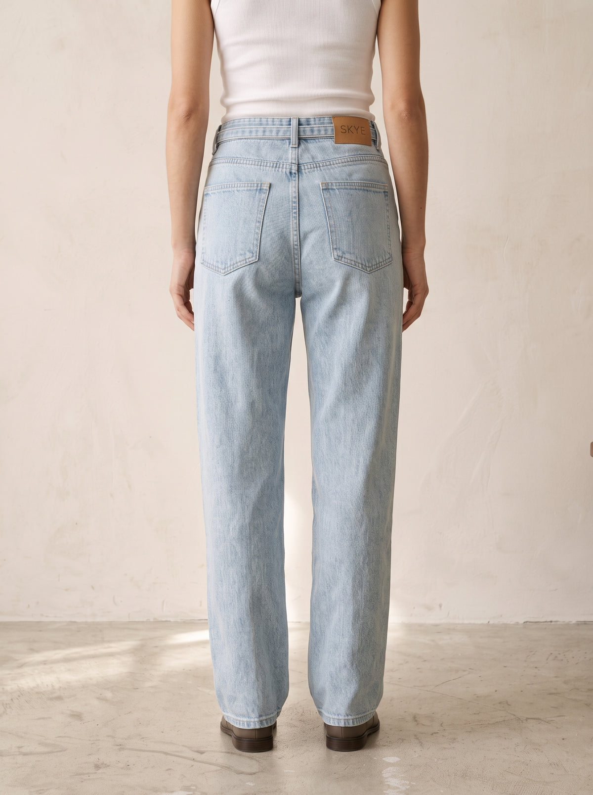 Belted Seamed Straight-Leg Jeans – Bleach Blue