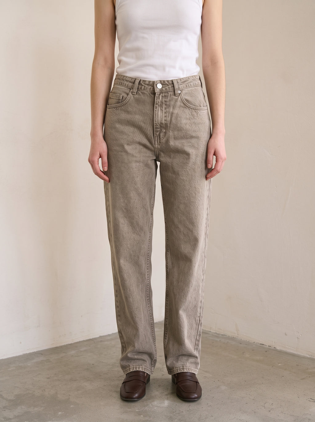 Vintage Wash Straight-Leg Jeans – Mocha